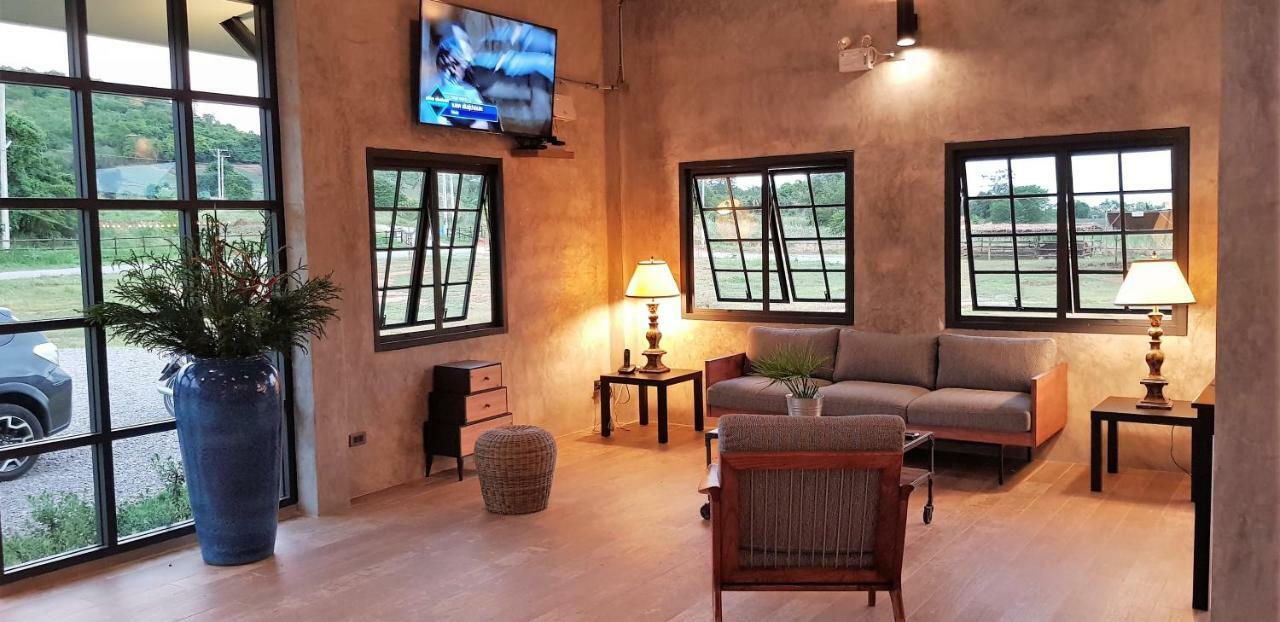 The Barn Hua Hin Hotel Khautau Kültér fotó