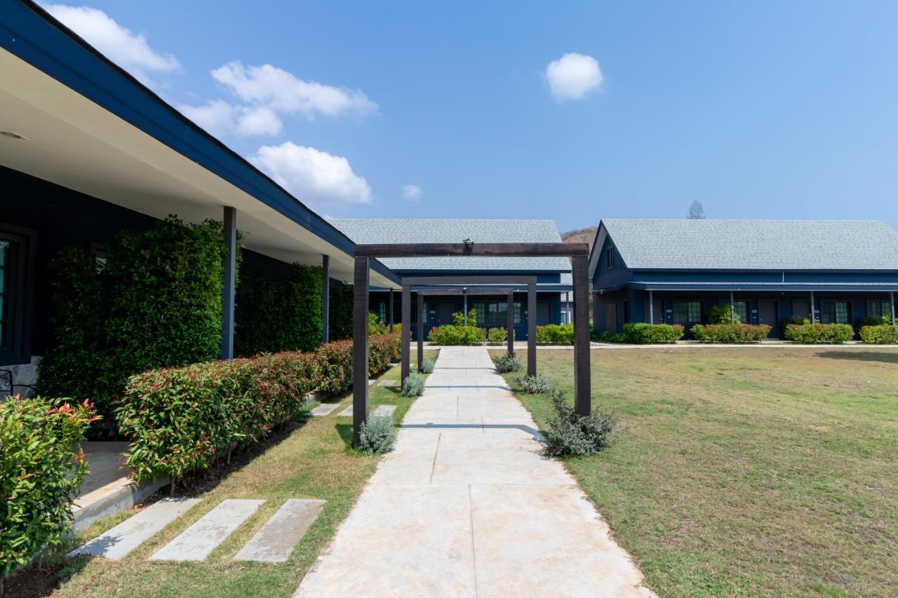The Barn Hua Hin Hotel Khautau Kültér fotó